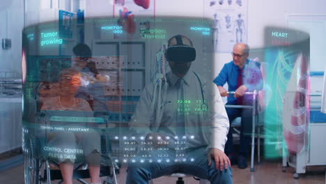 Chirurg-Mit-VR-Brille-Betrachtet-Vor-Der-Operation-Ein-Medizinisches-Hologramm